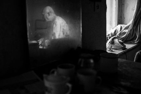 Aron is lonely and blind. He suffers from psychiatric diseases.
