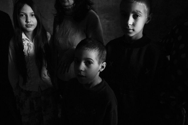 Arik Shraga. Eastern Ukraine. Kharkov. Anna, Nikita and Timofey