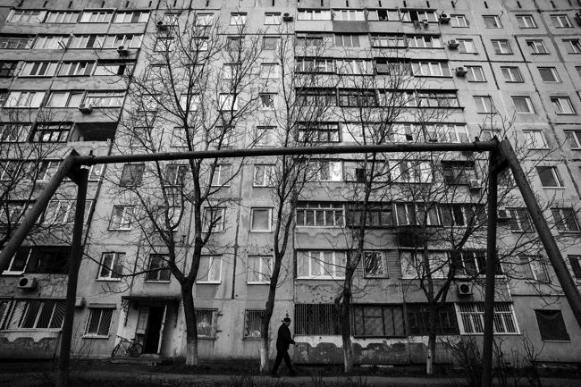 Arik Shraga. Eastern Ukraine. Mariupol. Residence buildings bombed by "Grad"