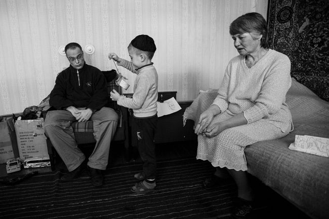 Arik Shraga. Eastern Ukraine. Sumy. Internally displaced from Donetsk Seva, Max and Valentina