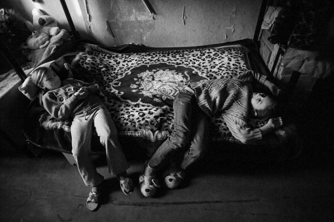 Arik Shraga. Ukraine. A family from Nikolaev