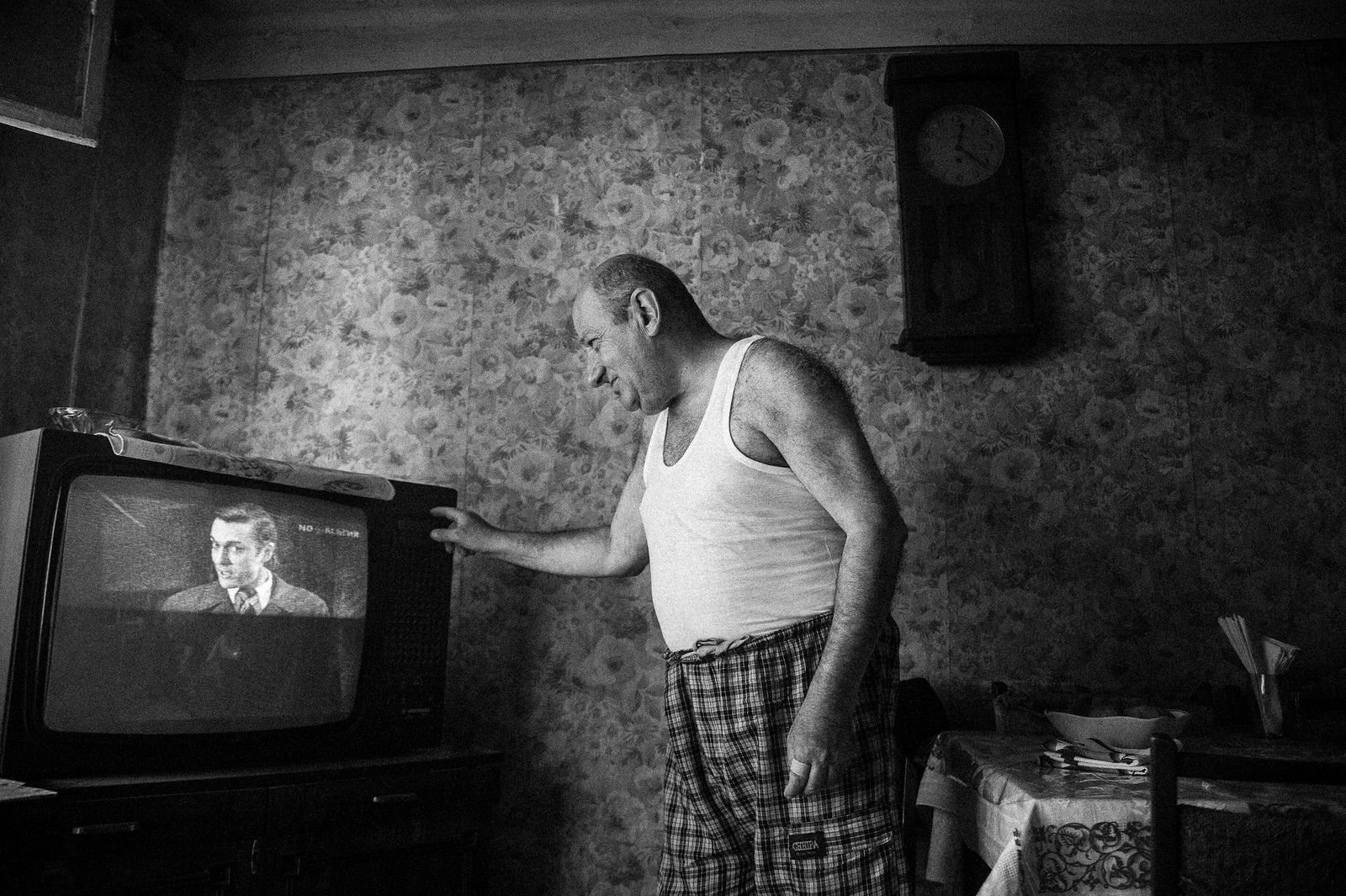 Arik Shraga. Azerbaijan. Baku. Boris Boris defines his own condition as "apathy". He admits that he has intellectual disability. However, suddenly he starts to cite long poems by Sergey Esenin and Omar Khahyam.