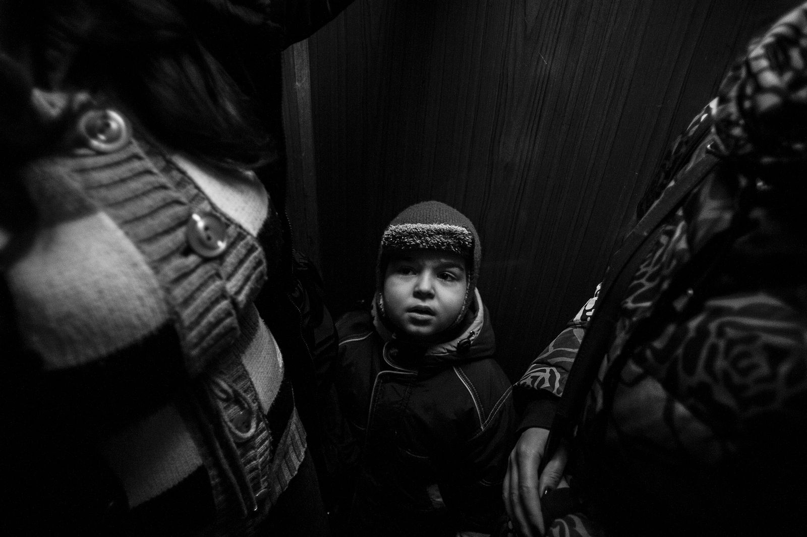 Арик Шрага. Восточная Украина. Харьков. Марк Марку 5 лет, он аутист. Практически не говорит. С трудом общается с кем-либо, кроме своих родителей. Живет с мамой и папой в крошечной комнате общежития, которую снимают его родители.