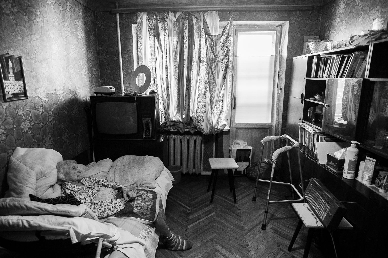 Арик Шрага. Восточная Украина. Харьков. Инна В прошлом - известный адвокат и супруга знаменитого эстрадного актера, сейчас Инна прикована к постели и живет лишь воспоминаниями