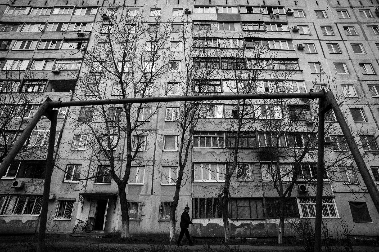 Арик Шрага. Восточная Украина. Мариуполь. Квартал, попавший под обстрел