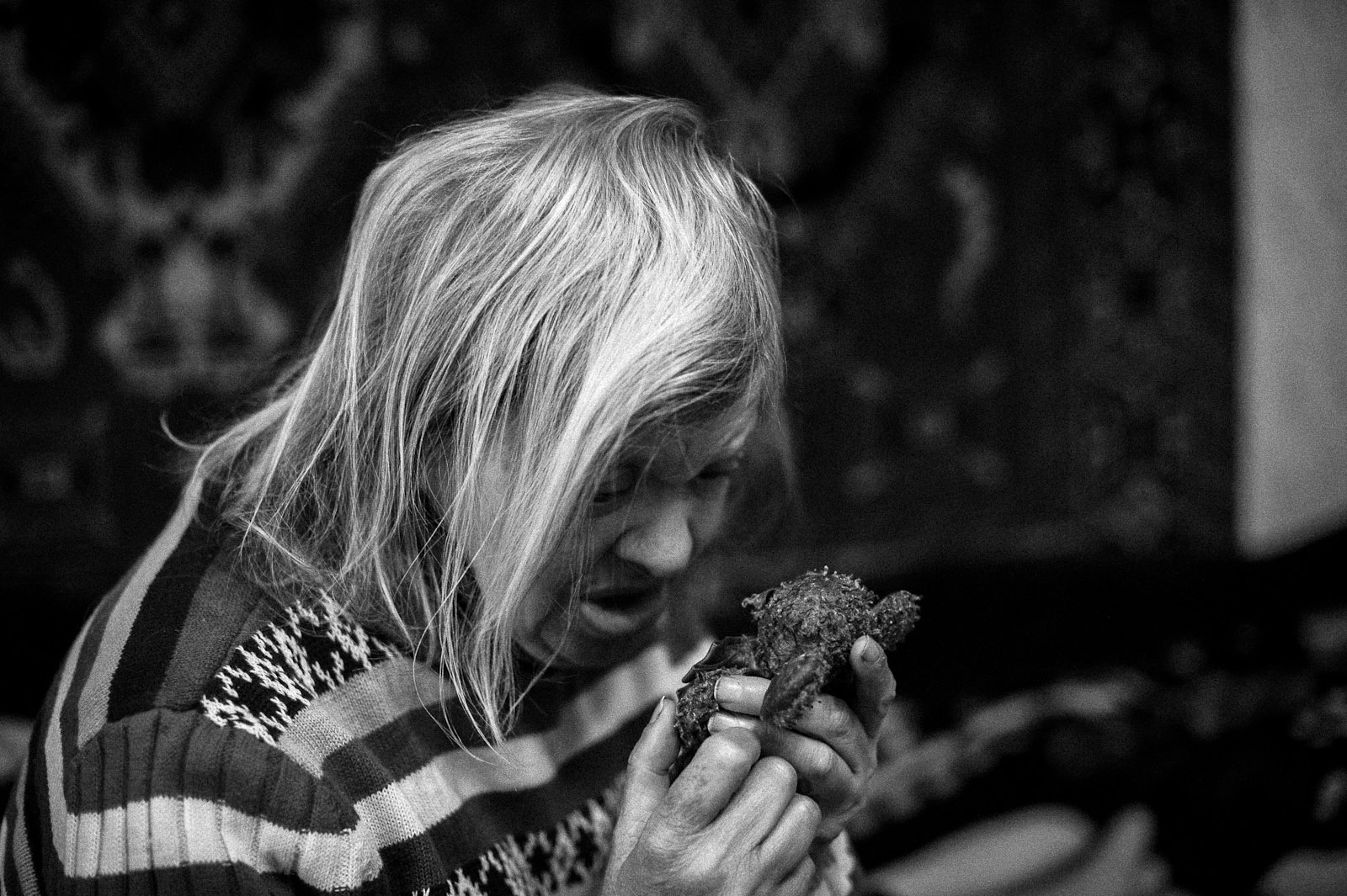 Arik Shraga. Moldova. Chishinau. Anna Anna is mentally ill and asocial. Her best friend is a small toy mouse called Shunya. She has a bad eyesight and when she can’t find Shunya under her hand she gets extremely annoyed and upset.