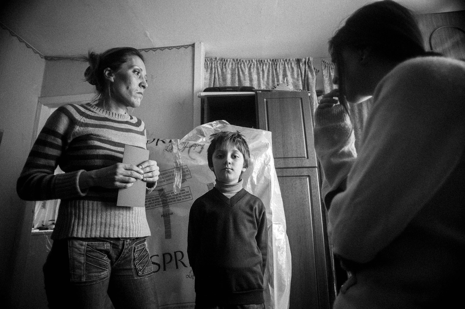Arik Shraga. Moldova. Chishinau. Aurelia and her kids Aurelia is a lonely mother of 2 kids. There is only one sleeping place in their tiny flat. Her daughter sleeps there and she sleeps with her son on the floor.