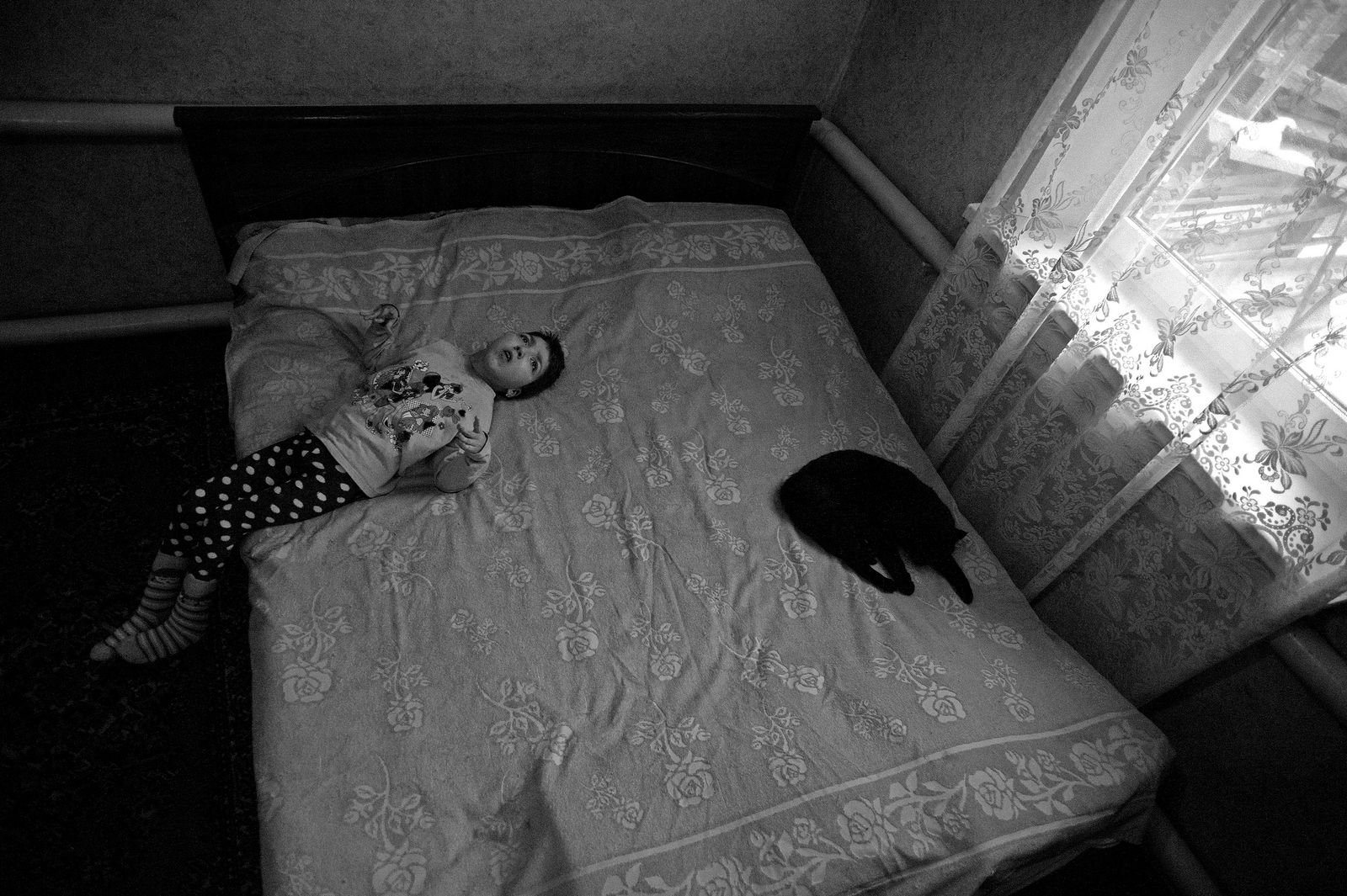 Arik Shraga. Russia. Ural region. Cheljabinsk. Yulja Upon giving birth to Yulia her mother was attacked by hospital personnel and by her own parents who were trying to convince her to abandon the baby with severe cerebral palsy. For Yulia’s mother it was completely unacceptable: "How would I eat, sleep, enjoy my life knowing that my poor sick child is somewhere with strangers?"